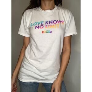 LOVE KNOWS NO LIMITS TEE | SMALL